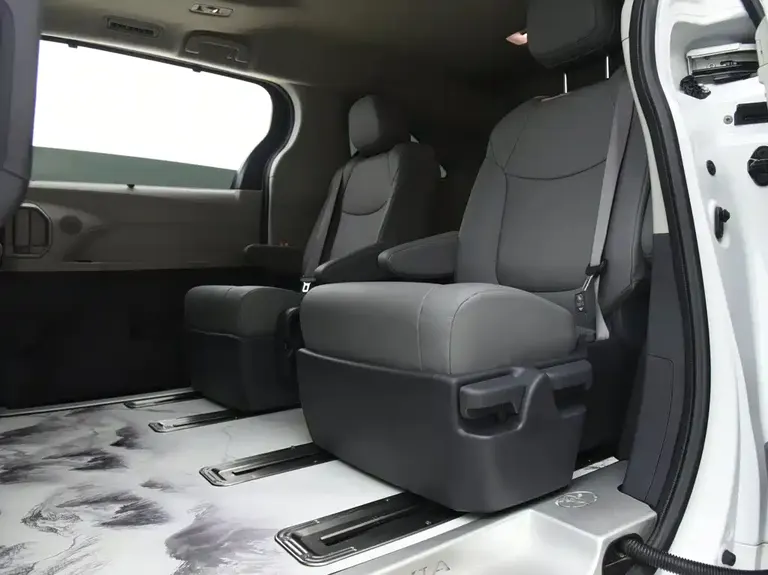 Toyota Granvia 2.5 L Hybrid Comfort
