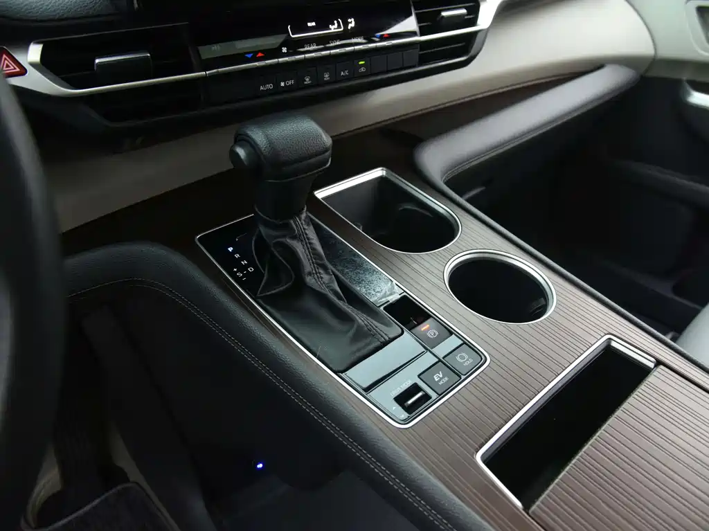 Granvia 2.5 L Hybrid Comfort