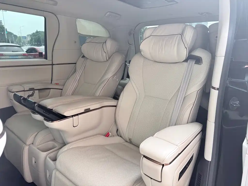 Lexus LM 350 h 7-seat Elegant
