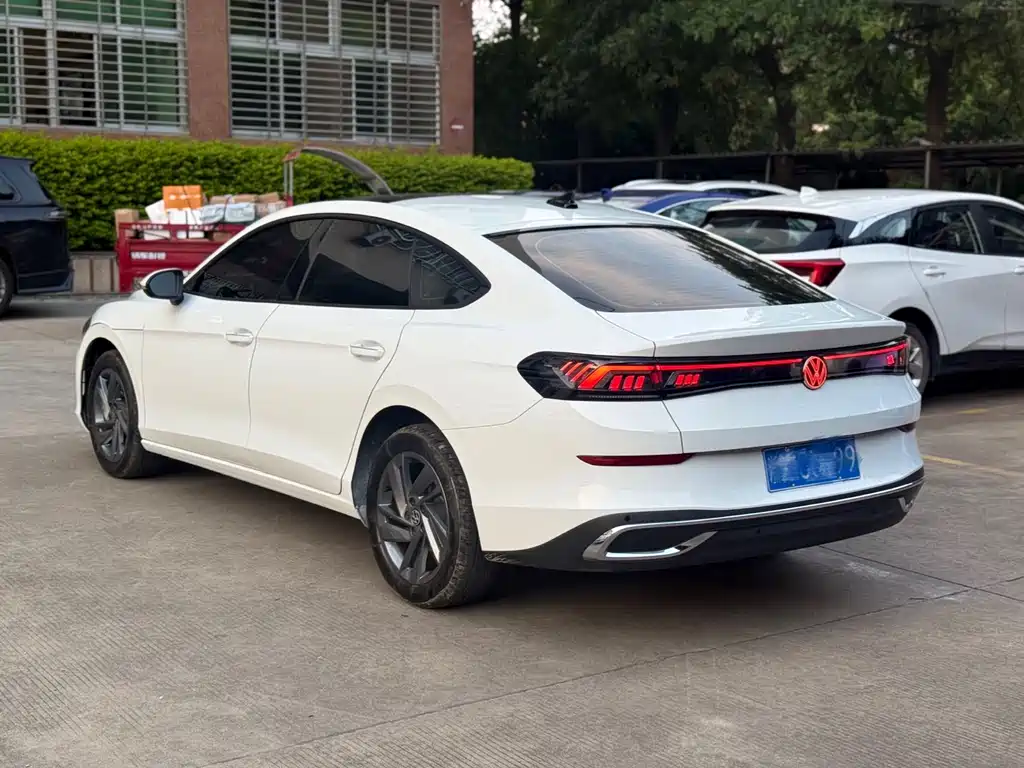 Lamando Lamando L 280 TSI DSG Dazzle Hot