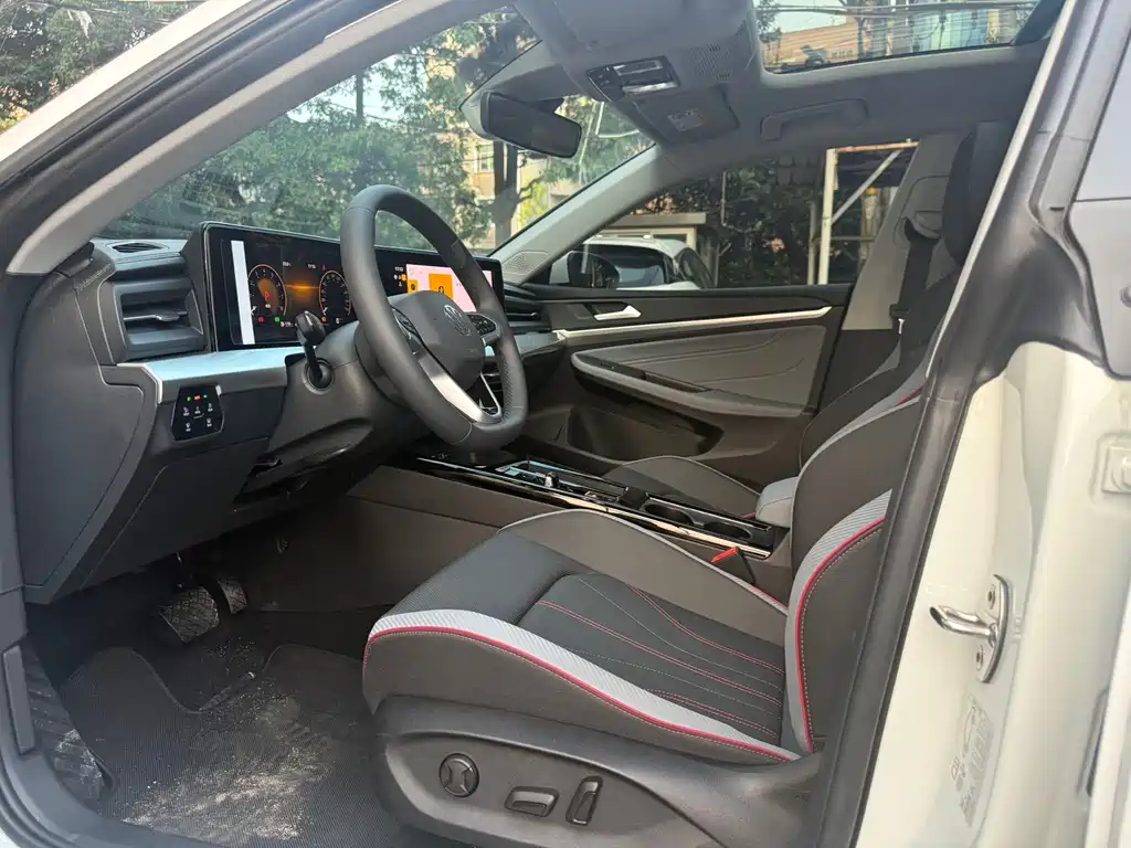 Lamando Lamando L 280 TSI DSG Dazzle Hot
