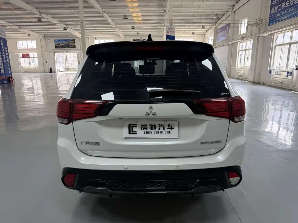 Outlander 2.4 L 4 WD 5-seat