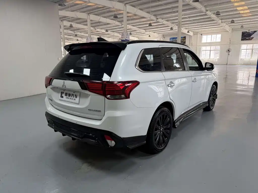 Outlander 2.4 L 4 WD 5-seat