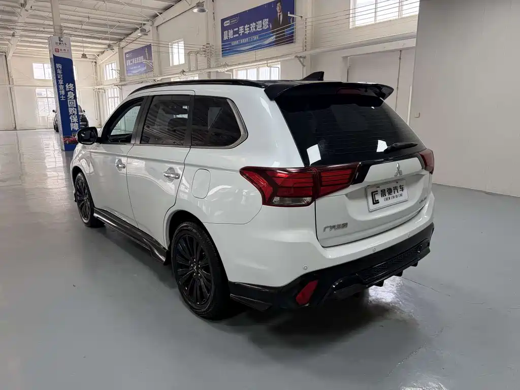 Outlander 2.4 L 4 WD 5-seat