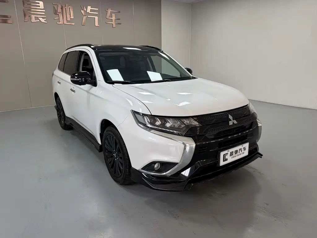 Outlander 2.4 L 4 WD 5-seat
