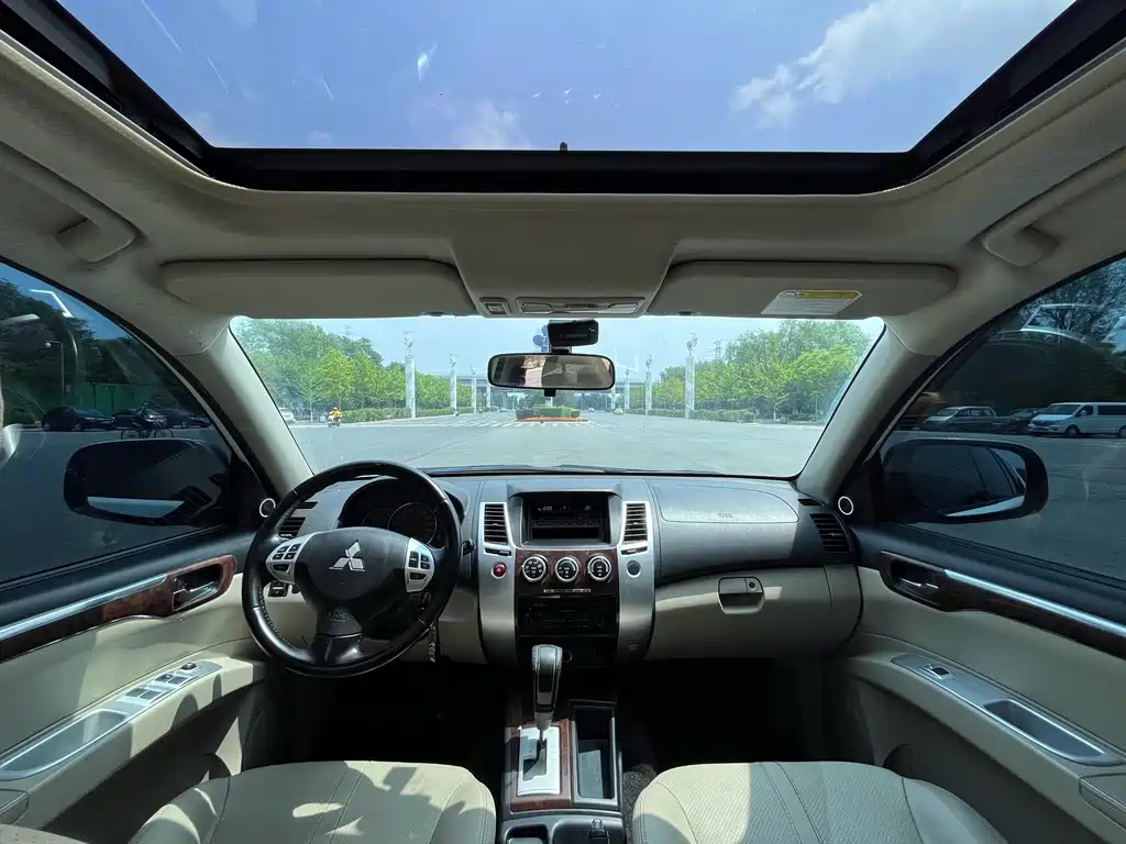 Pajero Sport 3.0 L Auto 2 WD Luxury
