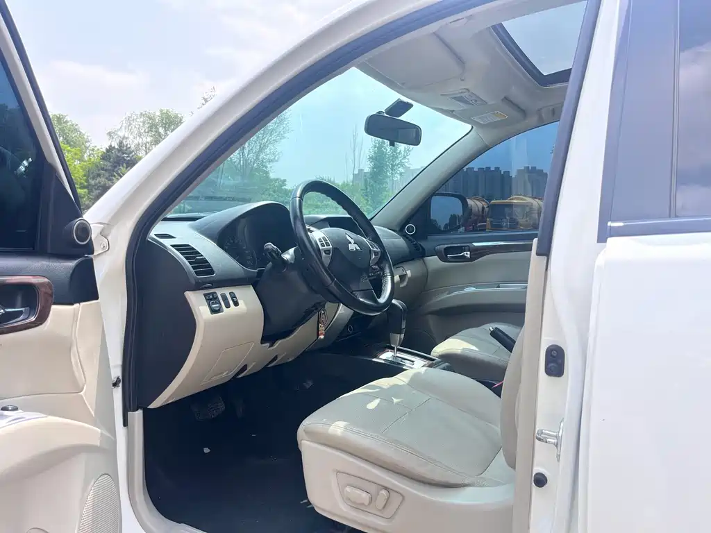 Pajero Sport 3.0 L Auto 2 WD Luxury