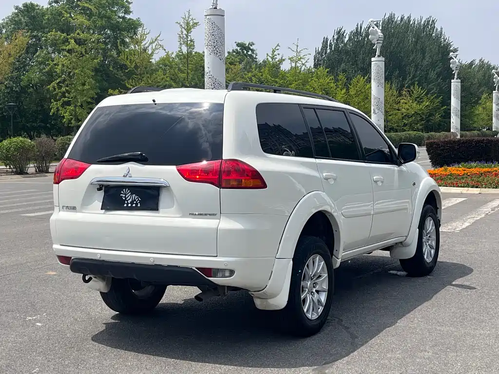 Pajero Sport 3.0 L Auto 2 WD Luxury
