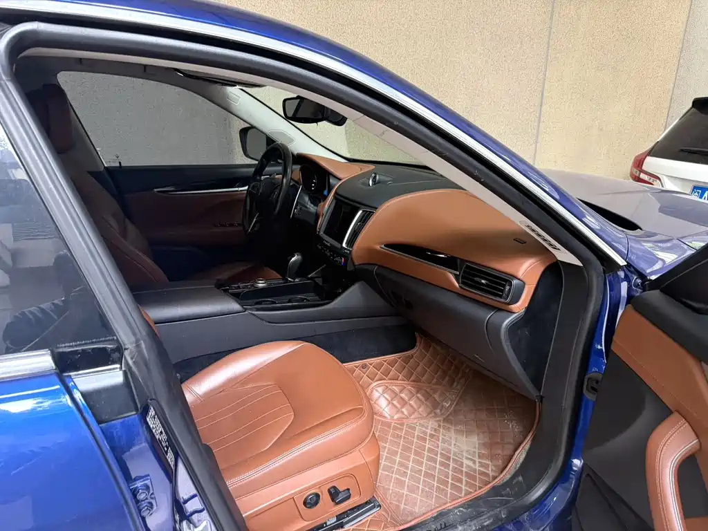 Levante 3.0 T Standard