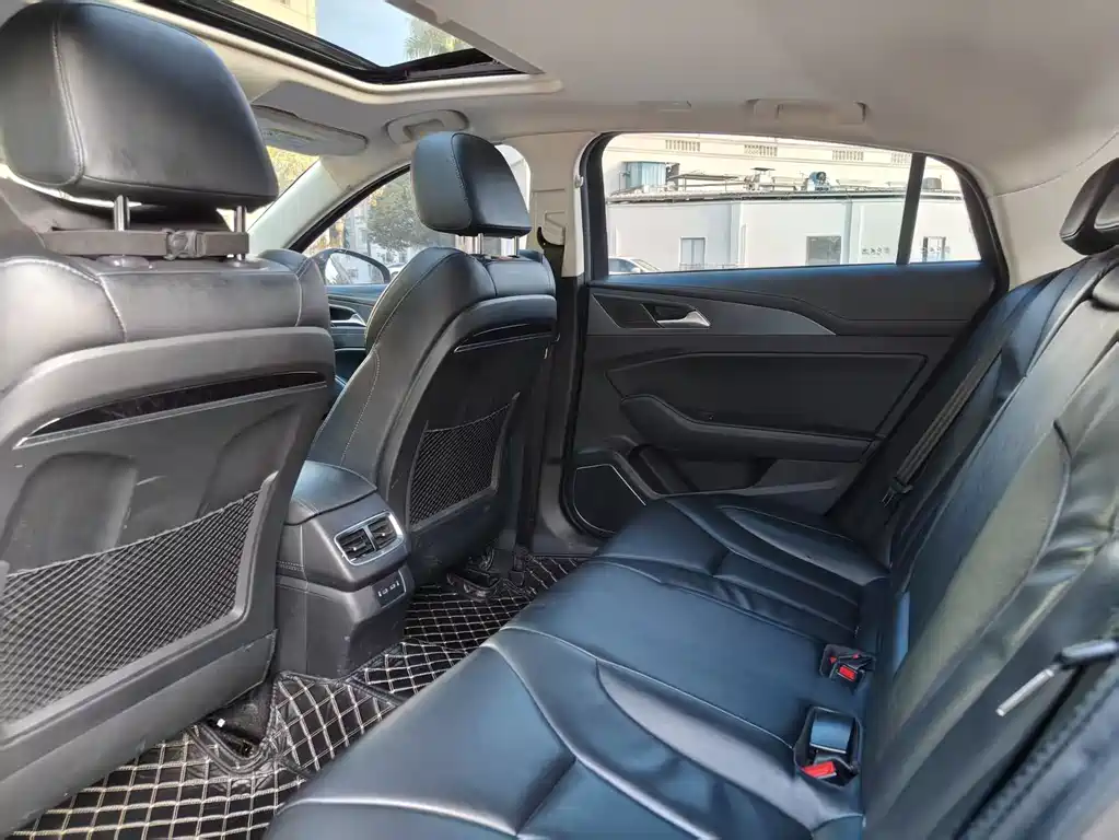 Hongqi H5 Classic 1.5 T DCT Flagship Joy