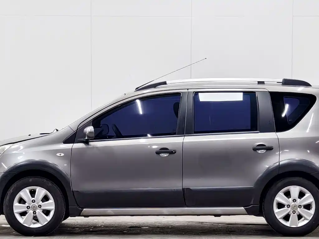 Livina 骊威 2010款 劲锐版 1.6 L 自动标准型