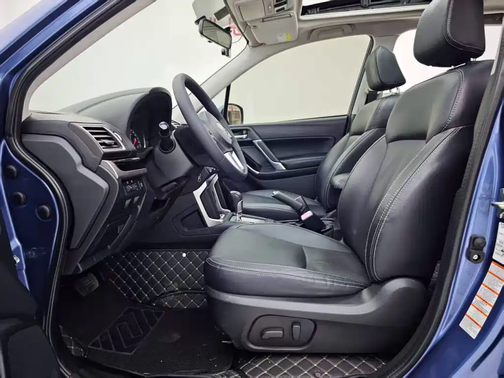 Forester 2.0 i Luxury Navigation