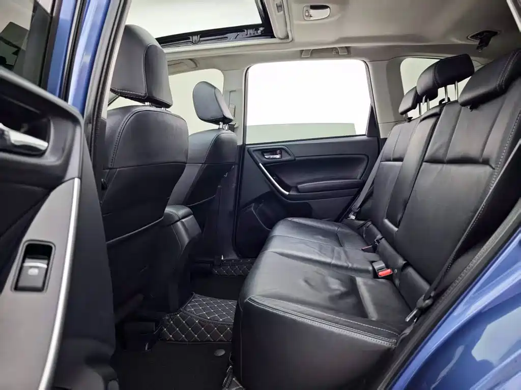 Forester 2.0 i Luxury Navigation