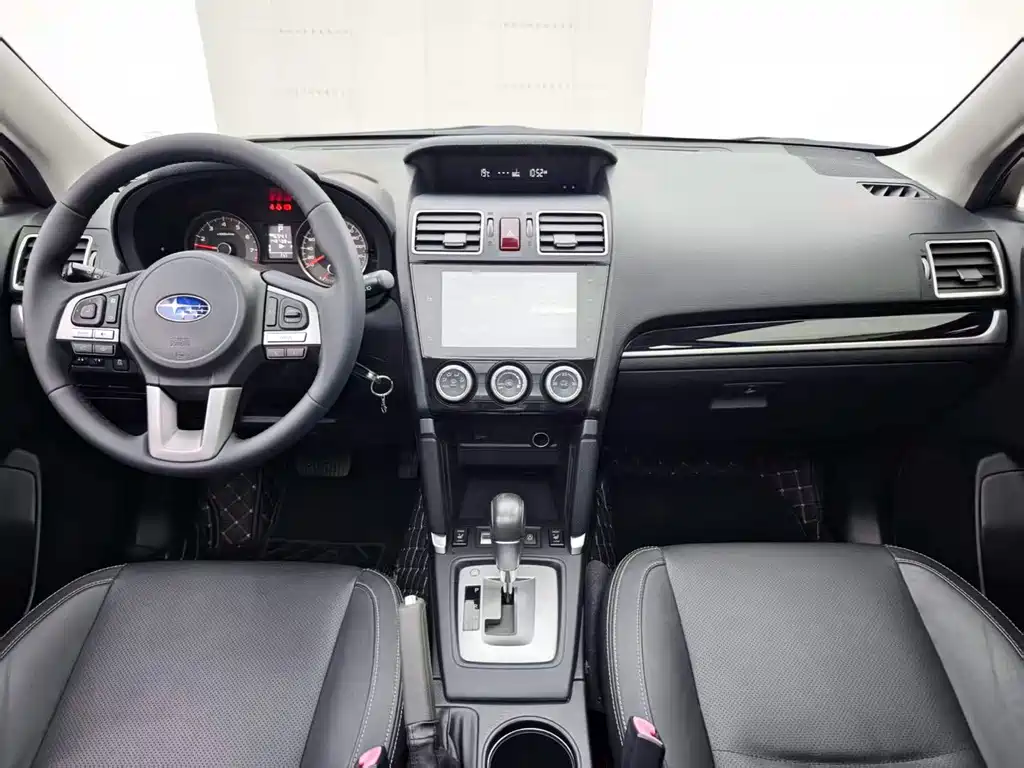 Forester 2.0 i Luxury Navigation