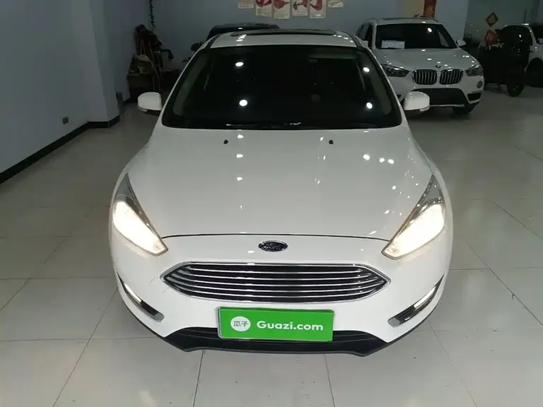 Ford Focus Sedan 1.6 L Auto Style Smart Travel