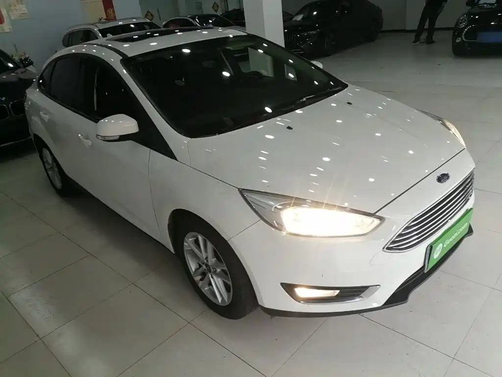 Focus Sedan 1.6 L Auto Style Smart Travel