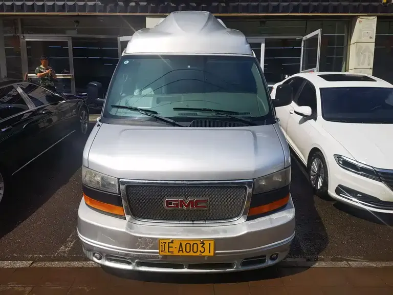 GMC SAVANA 6.0 L Business Star 10-seat