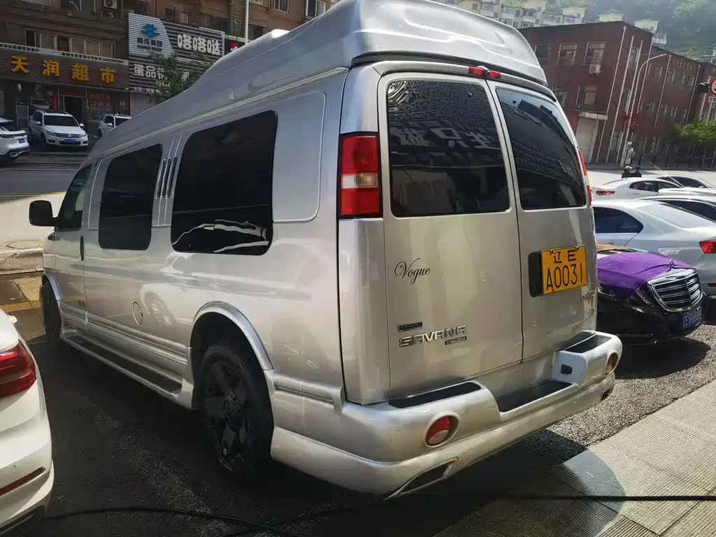 SAVANA 6.0 L Business Star 10-seat