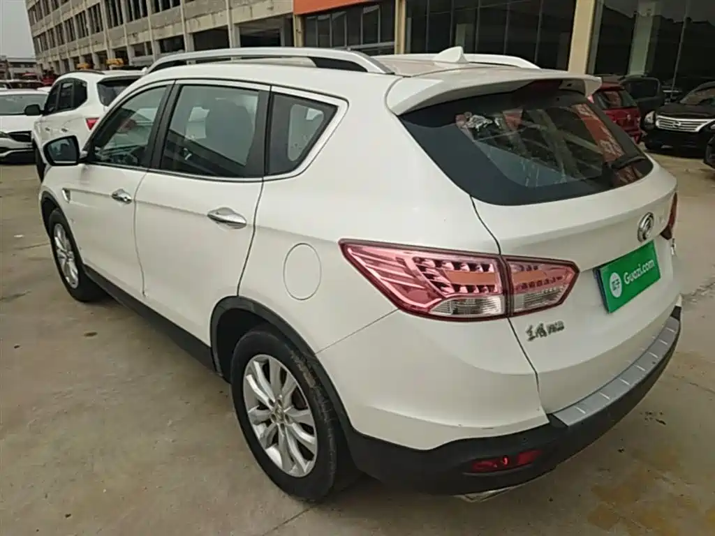 Dongfeng Fengshen AX7 2.0 L Manual Smart Ease