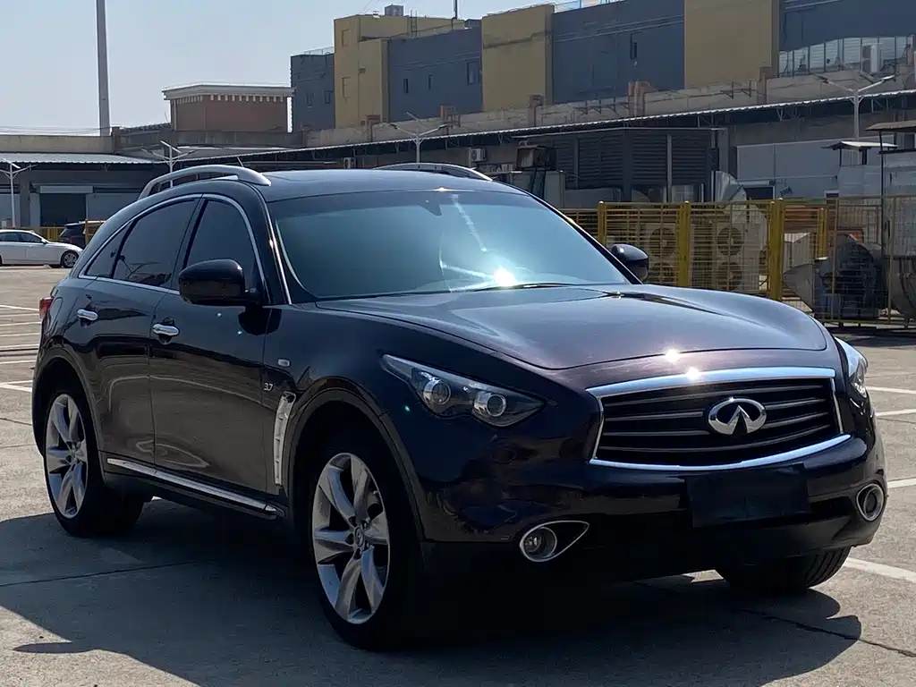 Infiniti QX70 3.7 L Standard
