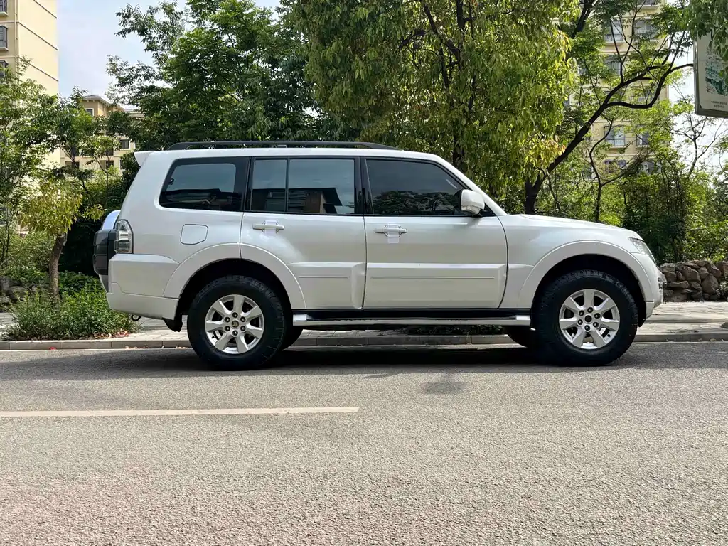 Pajero (Import) 3.0 L Auto Standard