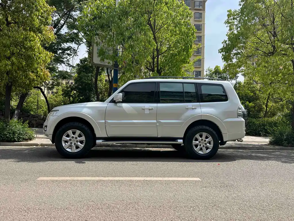 Pajero (Import) 3.0 L Auto Standard