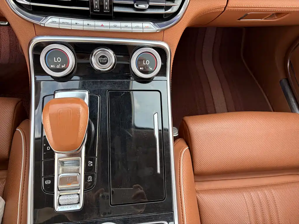 Hongqi H9 2.0 T Connected Flagship Enjoyment