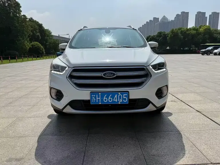 Ford Kuga EcoBoost 180 2 WD Platinum Wing