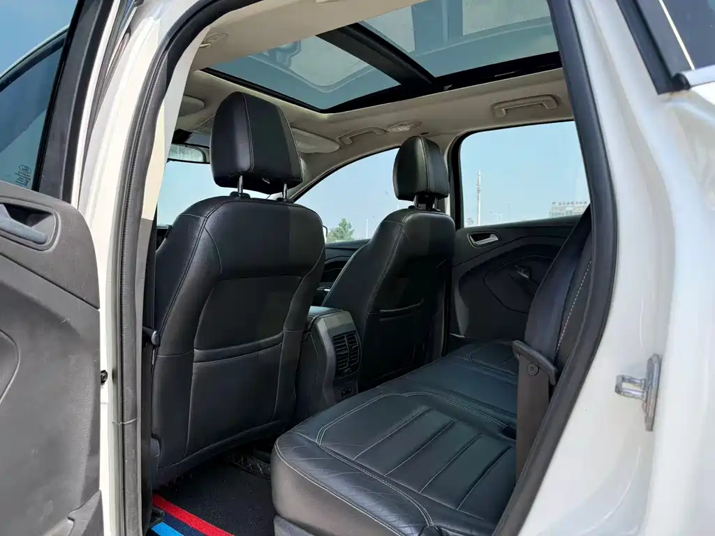 Kuga EcoBoost 180 2 WD Platinum Wing