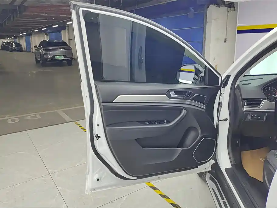 Haval H6 Sport 1.5 T Auto Elite Connected Hex Grille