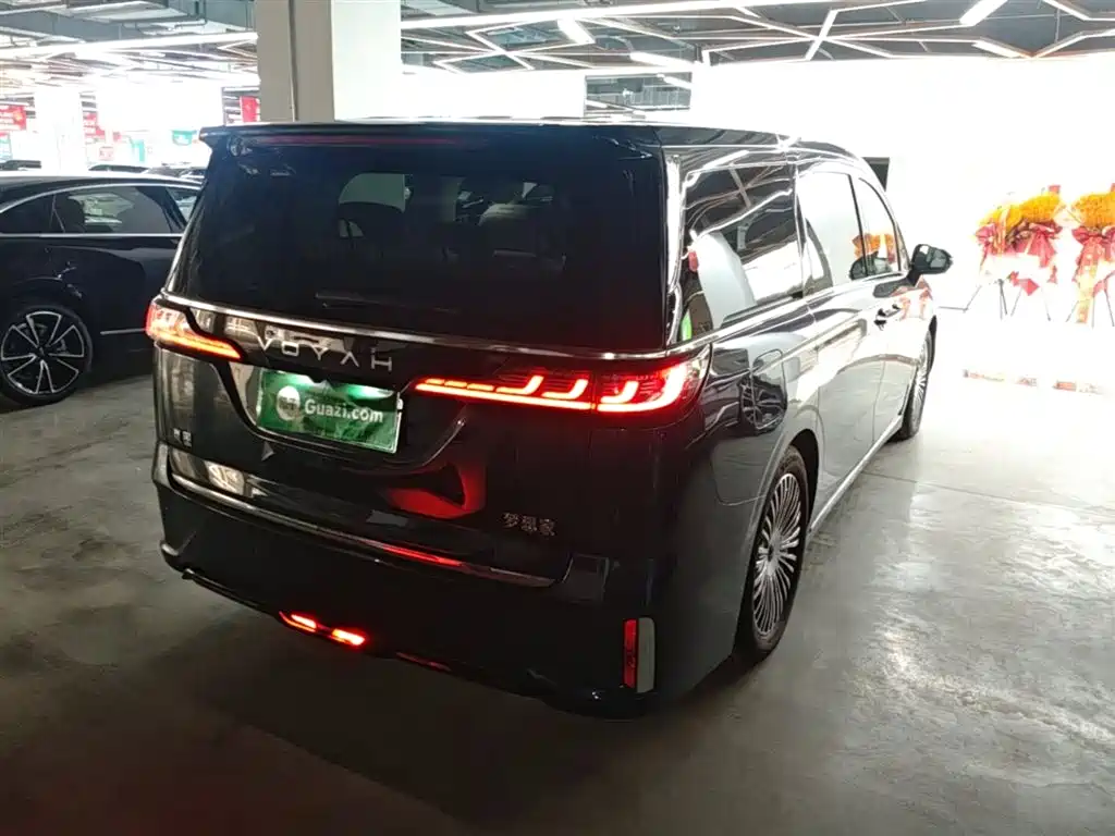 Voyah Dreamer PHEV 4 WD Flagship Kunpeng