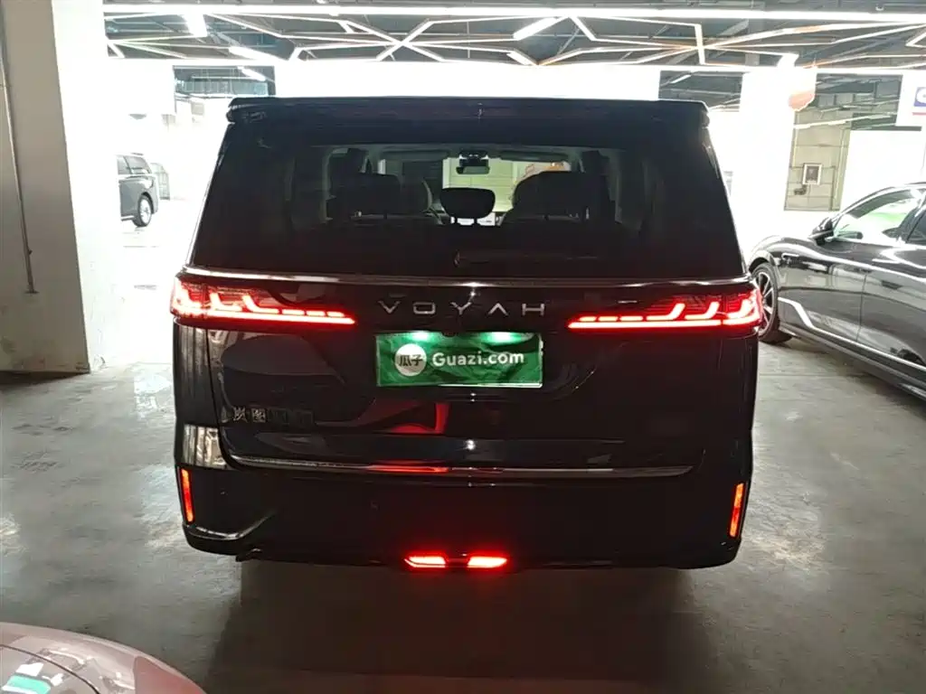 Voyah Dreamer PHEV 4 WD Flagship Kunpeng