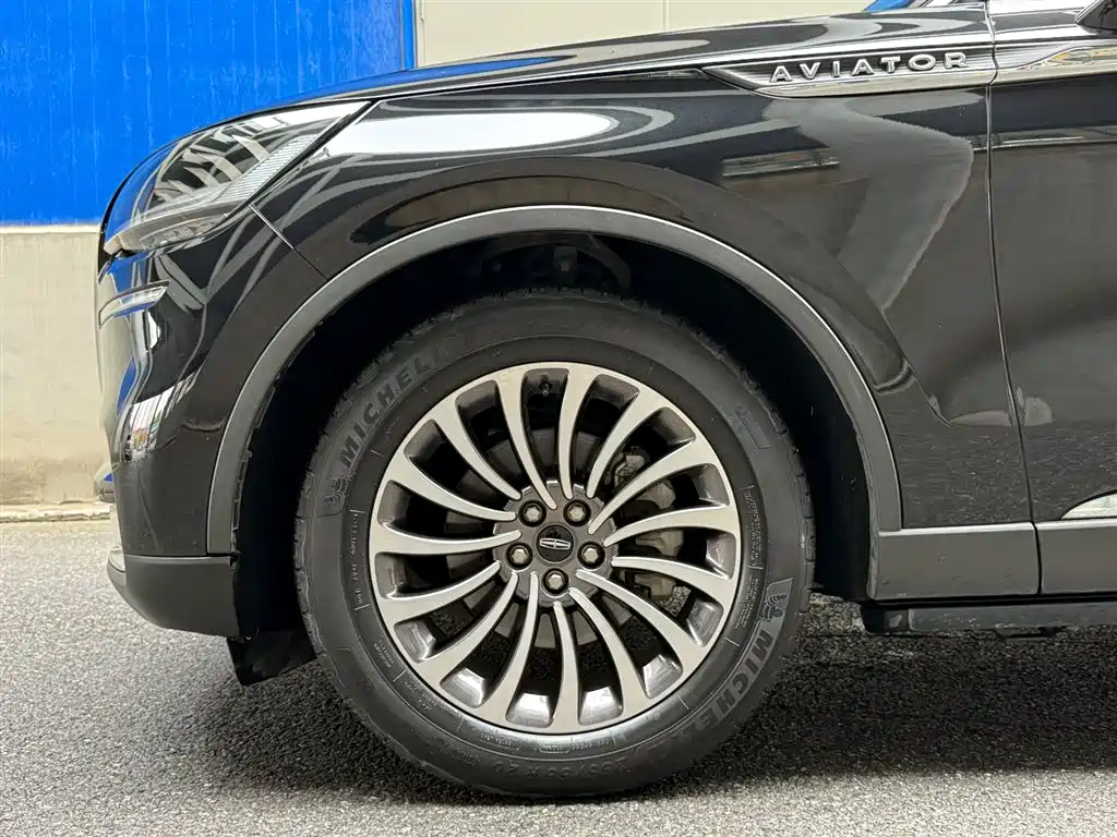 Aviator 3.0 T V6 4 WD Graceful