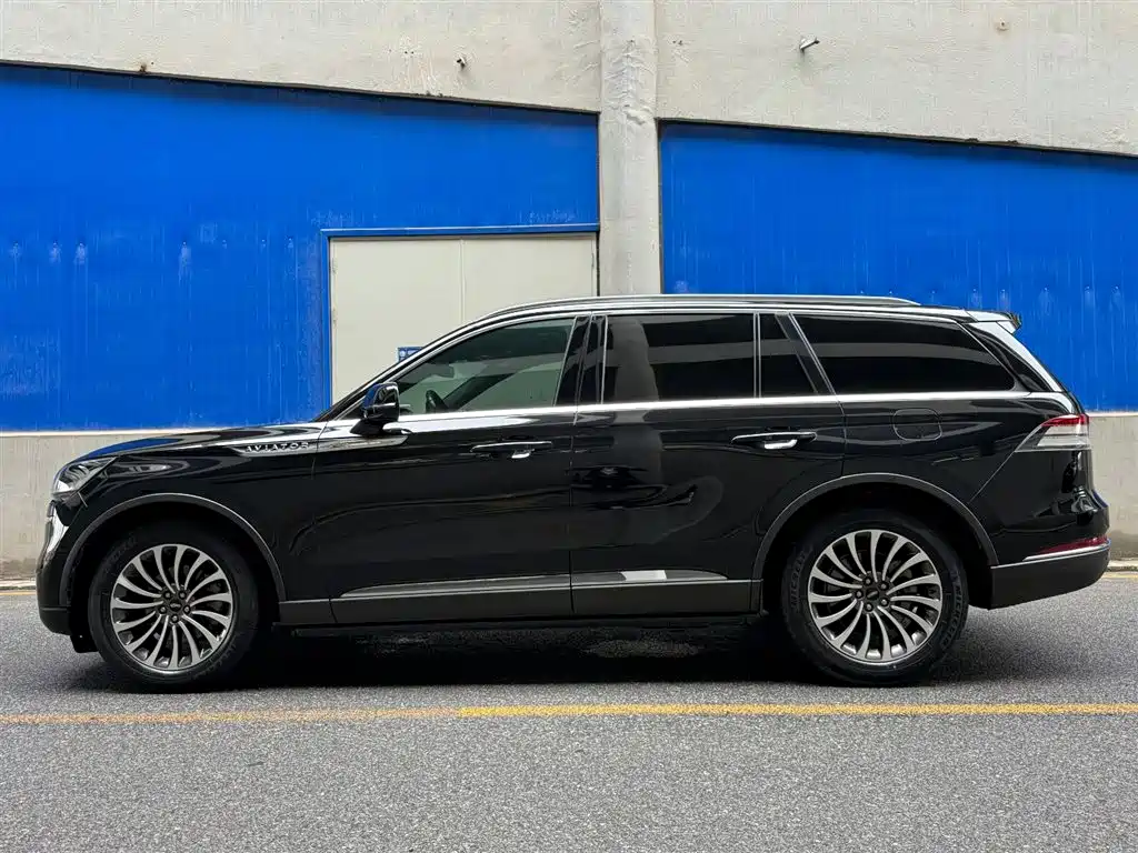 Aviator 3.0 T V6 4 WD Graceful