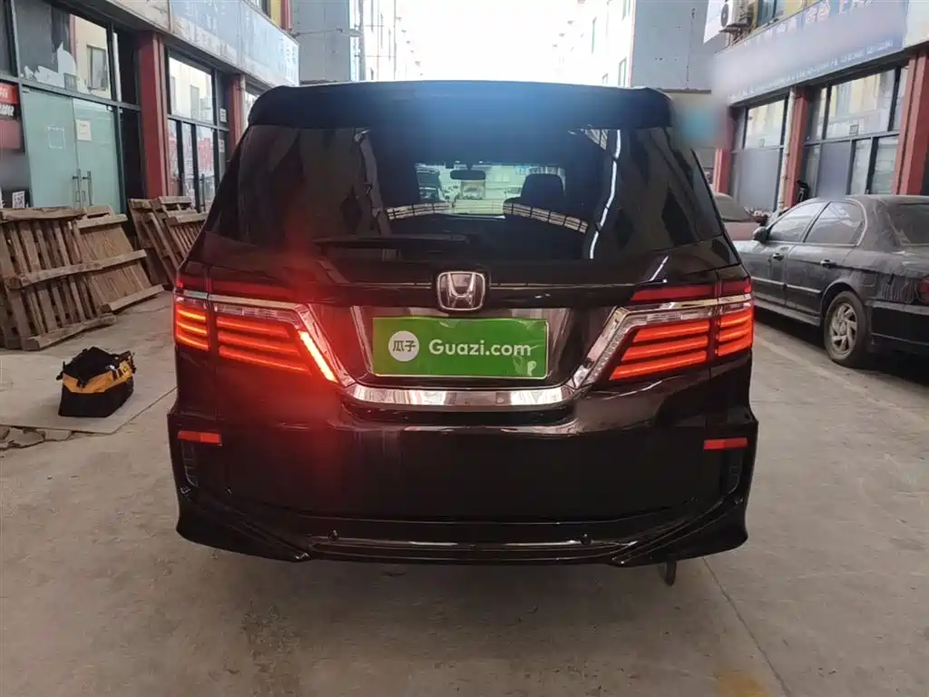 Elysion 2.4 L Style