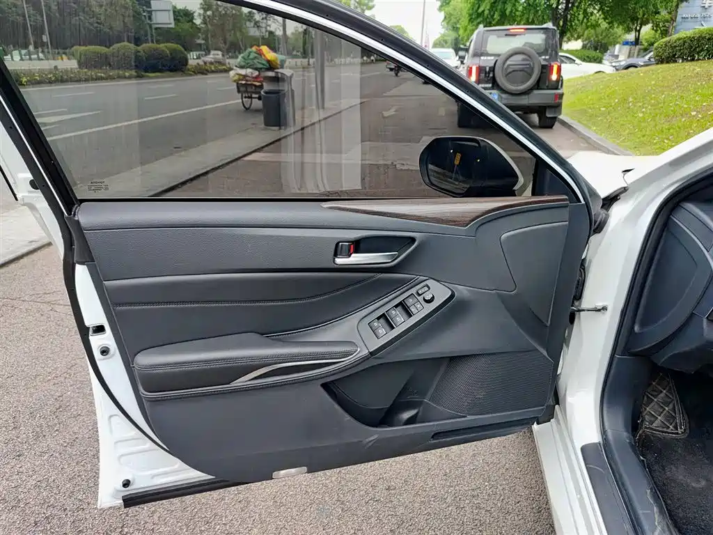 Avalon 2.0 L Select