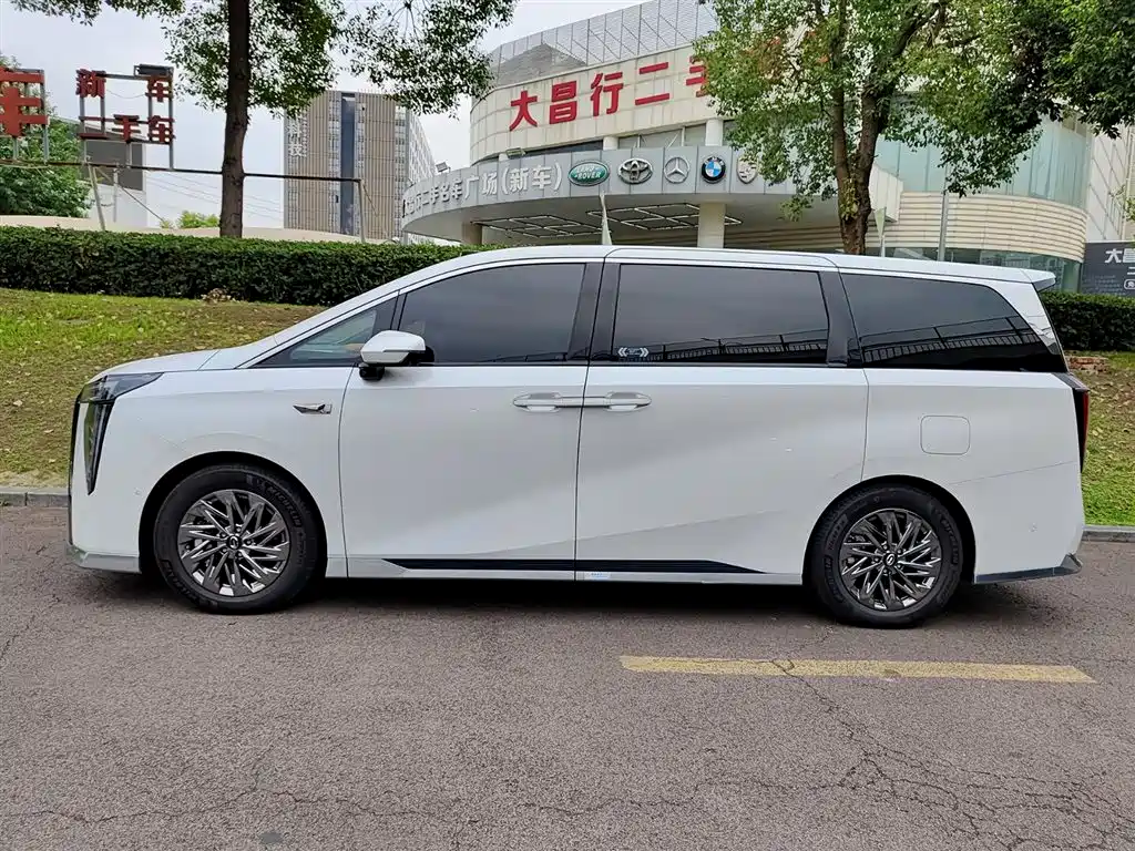 Trumpchi Xiangwang M8 Qiankun Series Ultra First Class