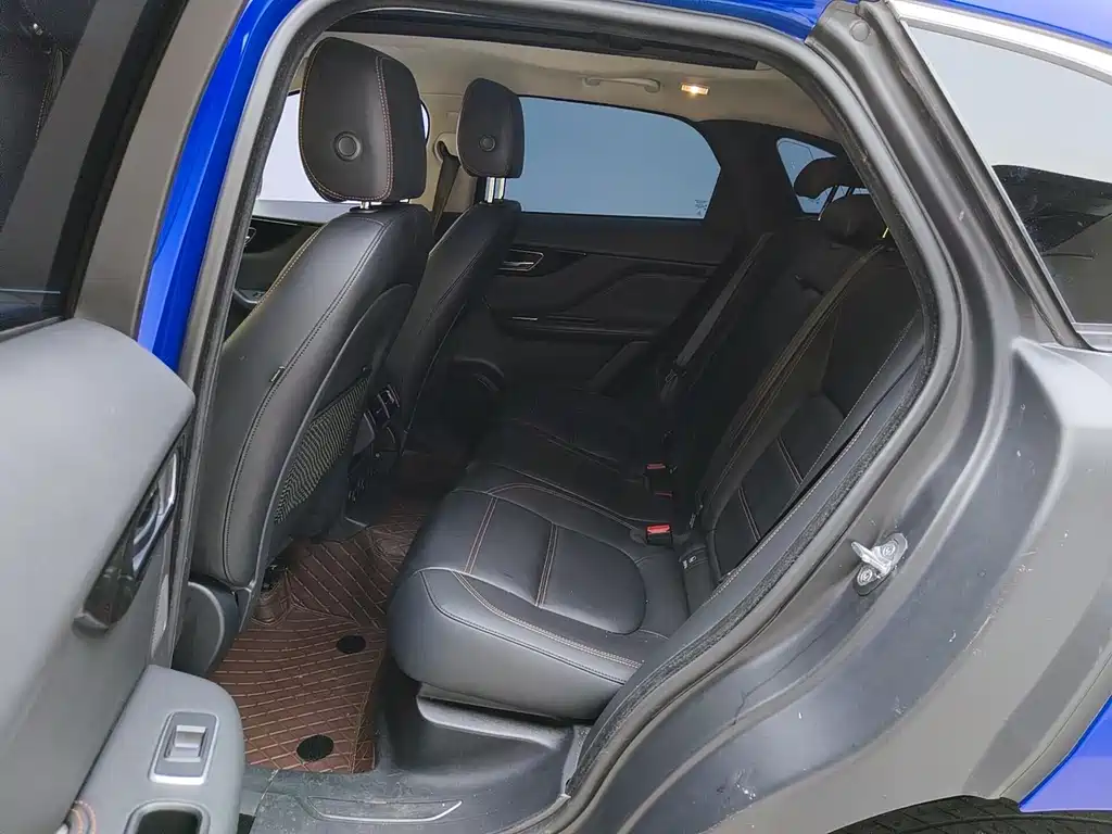 Jaguar F-PACE 2.0 T Urban Premium