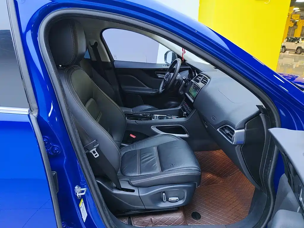 Jaguar F-PACE 2.0 T Urban Premium