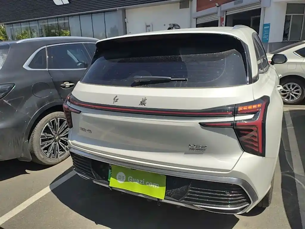 Hongqi HS3 PHEV 115 km Power Action