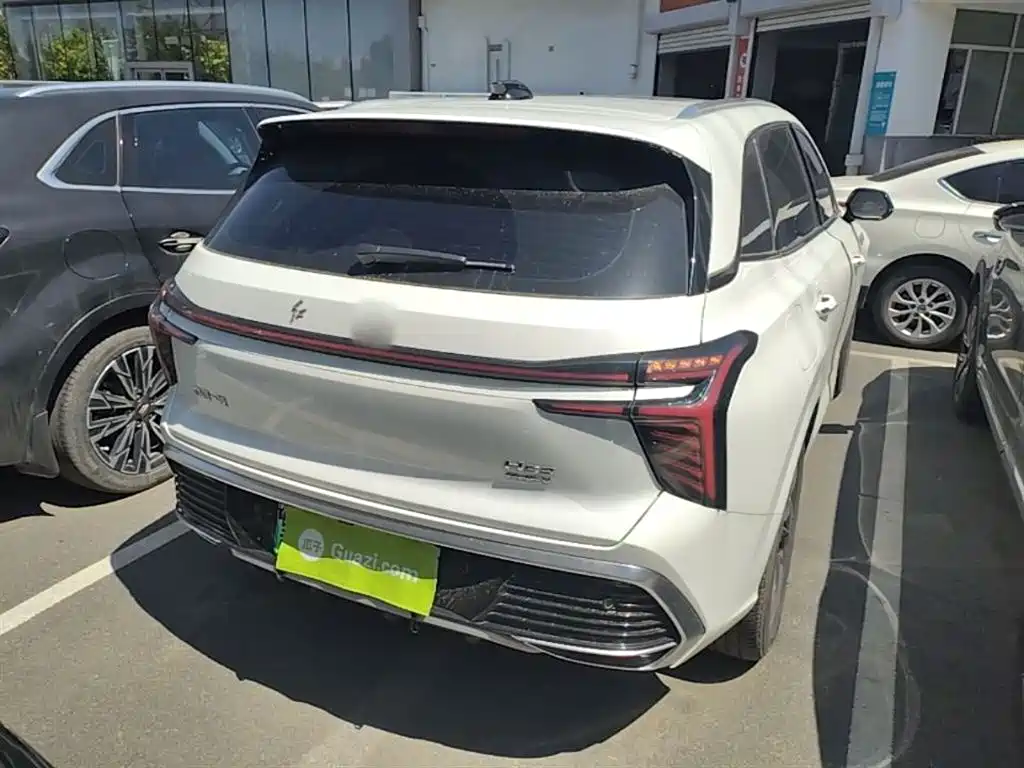 Hongqi HS3 PHEV 115 km Power Action