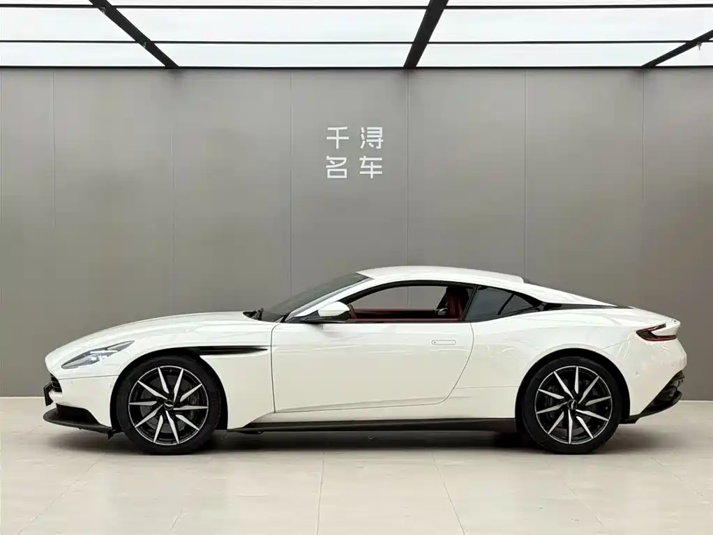 Aston Martin DB11 4.0 T V8 Coupe