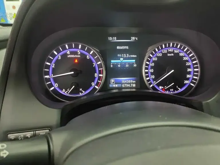 Infiniti Q50 3.7 L Comfort
