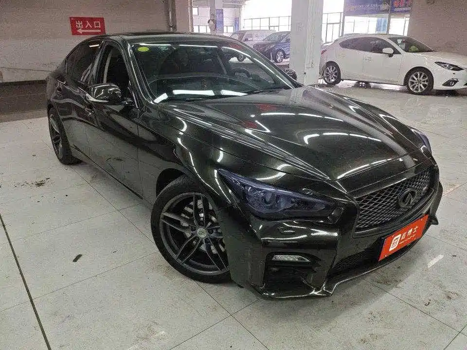 Infiniti Q50 3.7 L Comfort