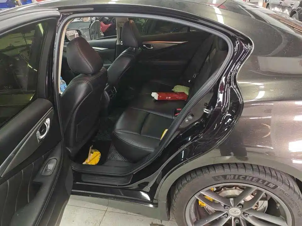 Infiniti Q50 3.7 L Comfort