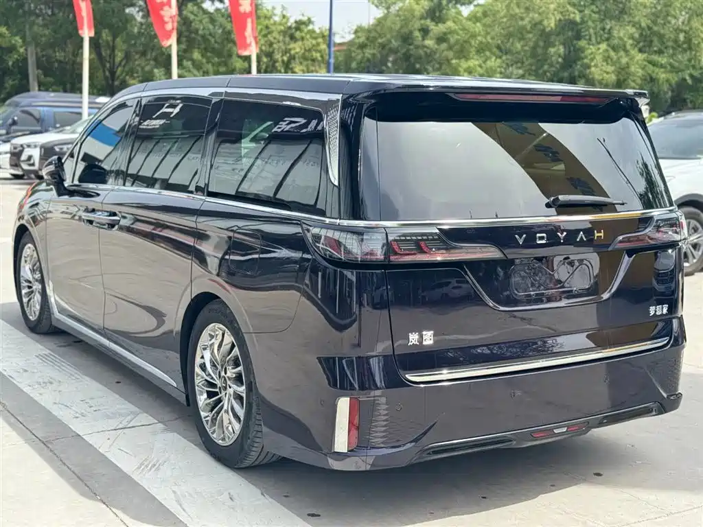 Voyah Dreamer PHEV Ultra Long Range Flagship