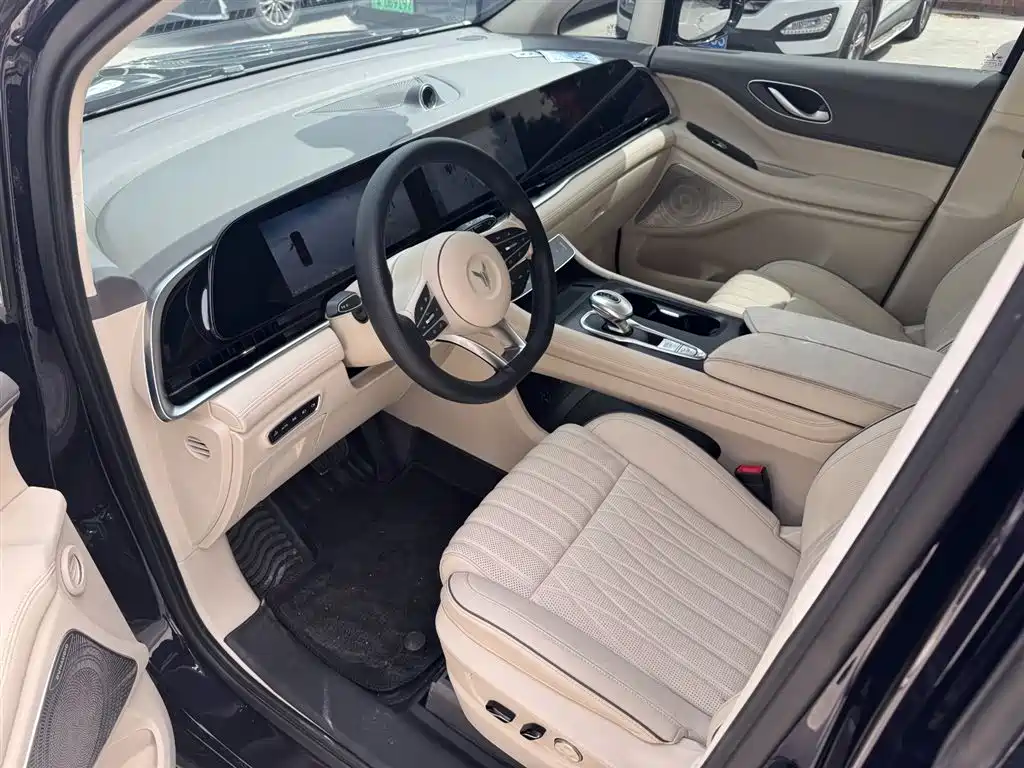 Voyah Dreamer PHEV Ultra Long Range Flagship