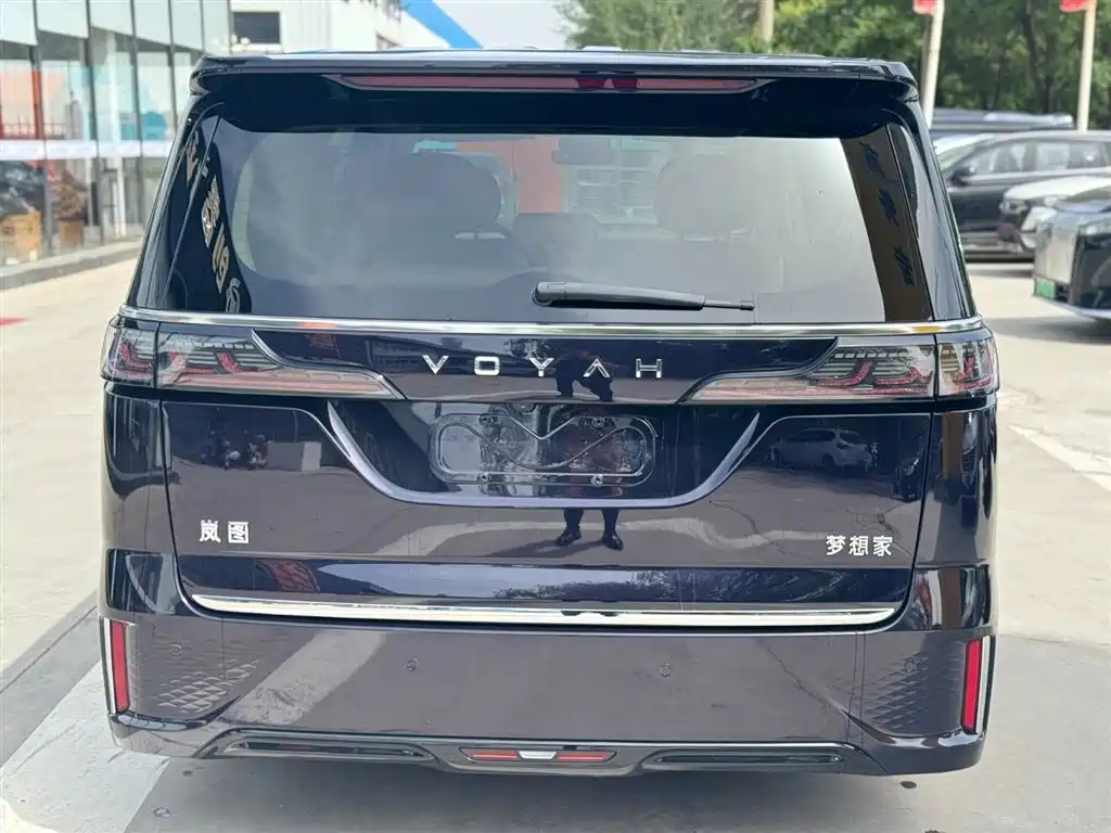 Voyah Dreamer PHEV Ultra Long Range Flagship