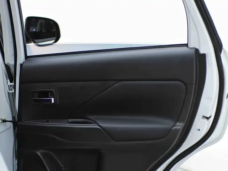 Mitsubishi Outlander Facelift 2.0 L 2 WD Smooth Travel 5-seat