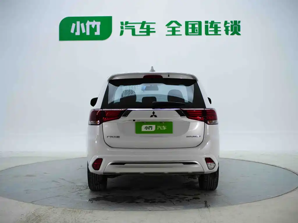 Outlander Facelift 2.0 L 2 WD Smooth Travel 5-seat